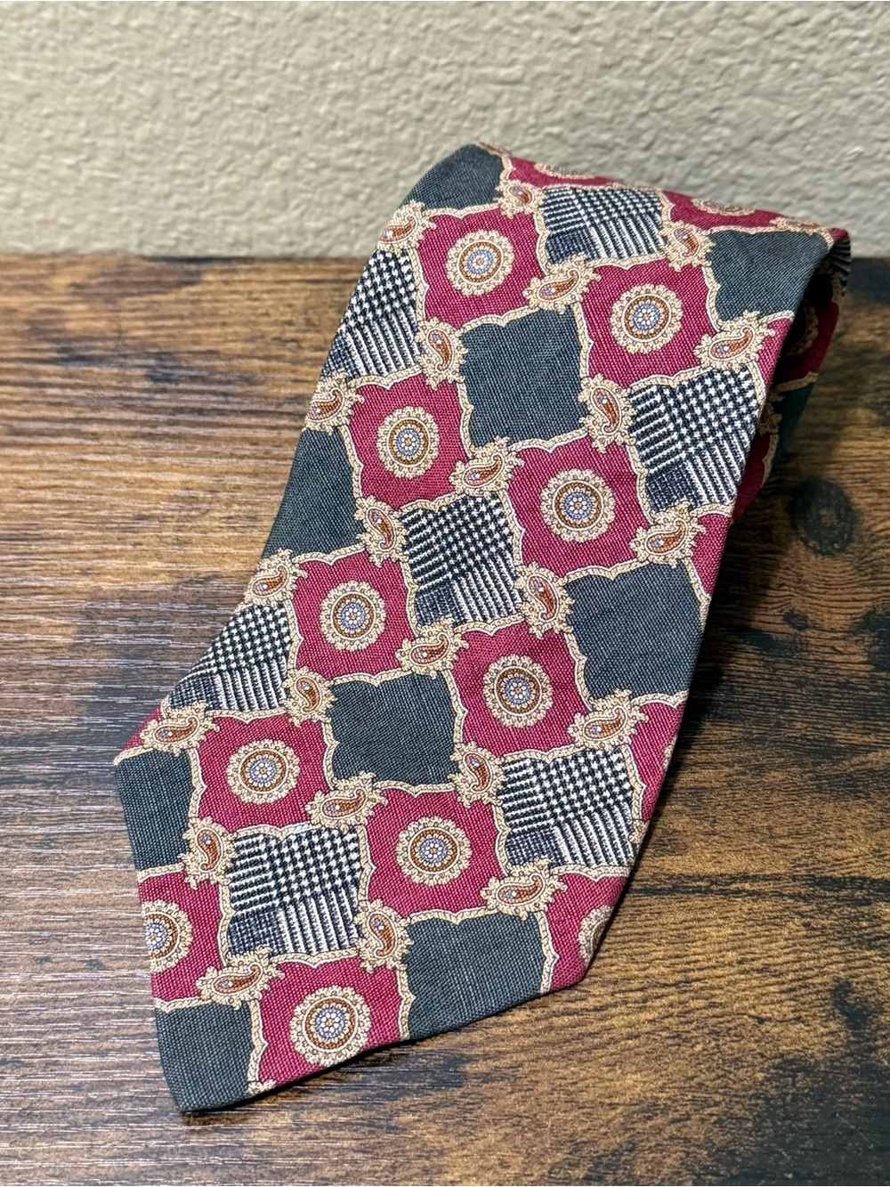 Men’s Vintage Tommy Hilfiger Red Green Gold Medallion Checkered Paisley Neck Tie
